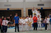 Die Gladenbacher Judoka mit ihrem Mannschaftspokal.